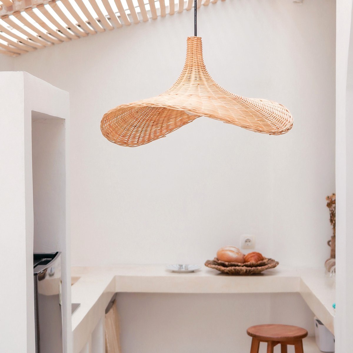 Rattan og metal tragtpendelskærm SAYAN 49 cm – beige