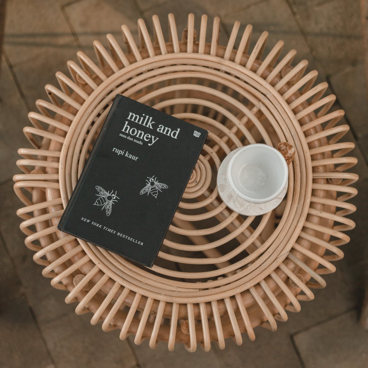 Runder Rattan-Beistelltisch Ø50 cm × 55 cm hoch – Alamaya