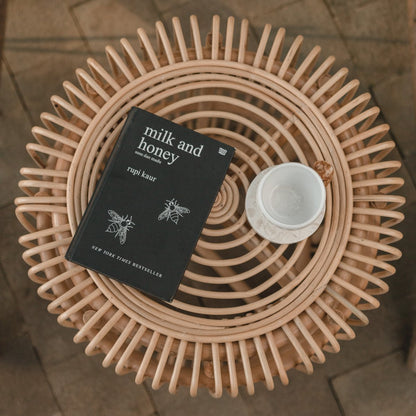 Runder Rattan-Beistelltisch Ø50 cm × 55 cm hoch – Alamaya