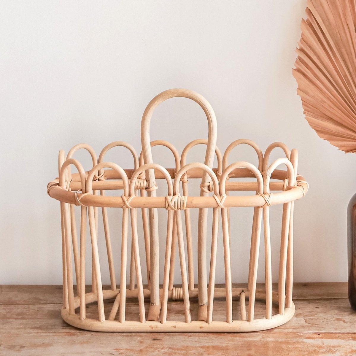 Aviskurv i rattan KUNO - naturlig beige
