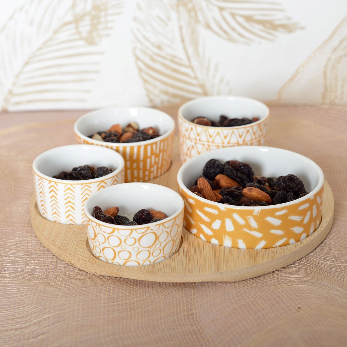 5-piece aperitif set on round wooden tray
