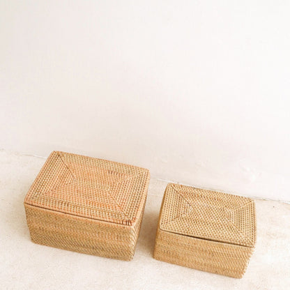 Handwoven rattan shelf basket with lid GRAHA M – 37 × 27 × 20 cm