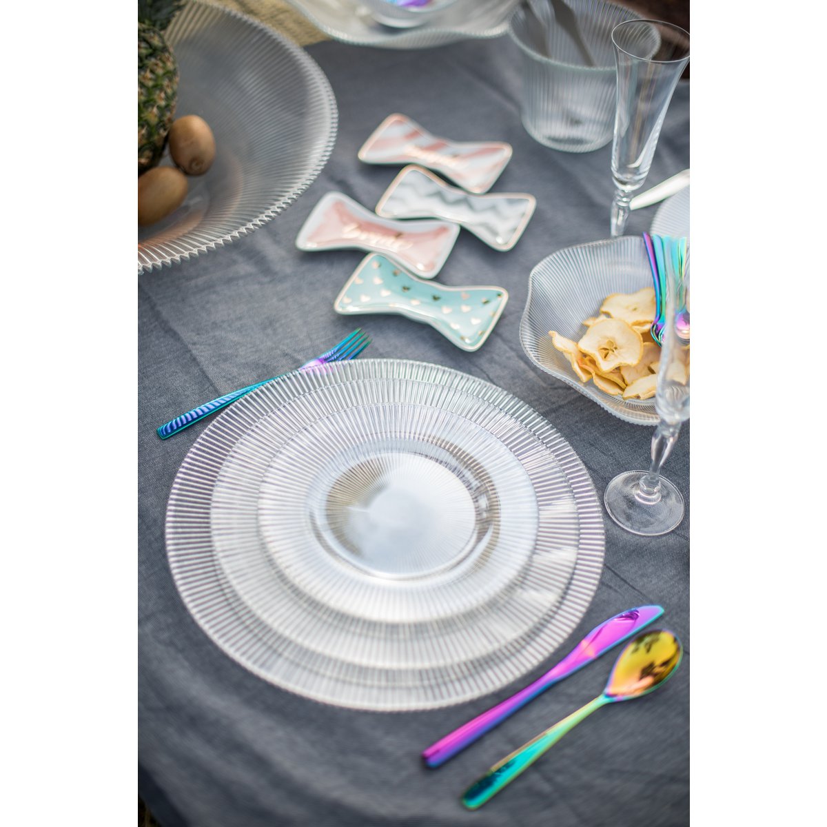 Hvid middagstallerken i glas, 28 cm - stribet