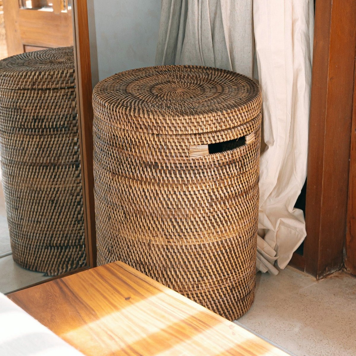 Vasketøjskurv i rattan med låg Ø 36 cm – rund, brun