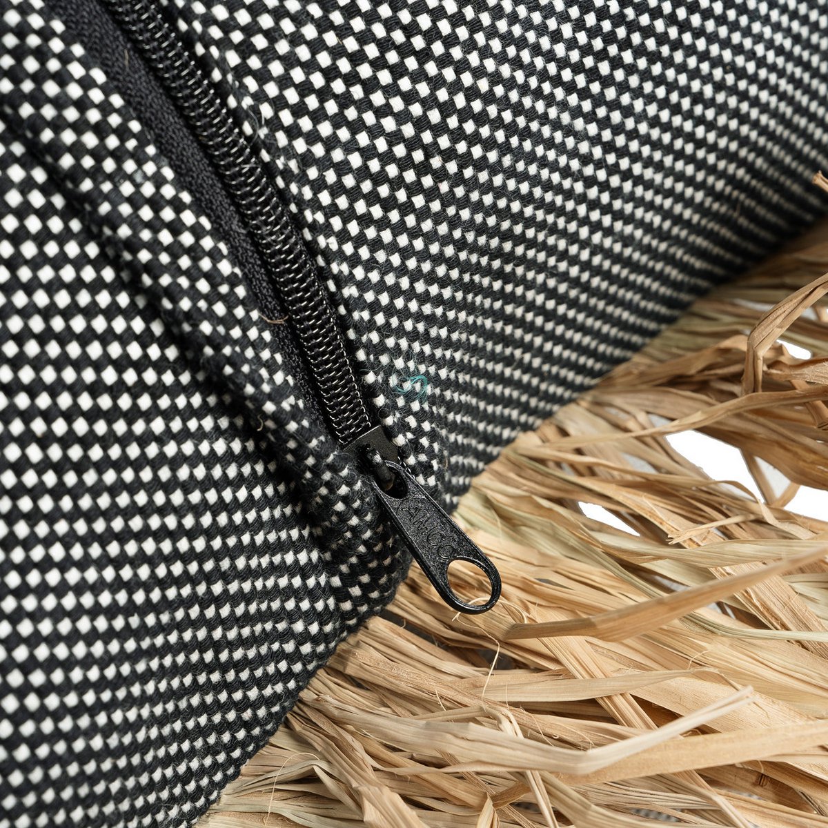 Cotton cushion cover with raffia fringe, 30×50 cm - Black dotted