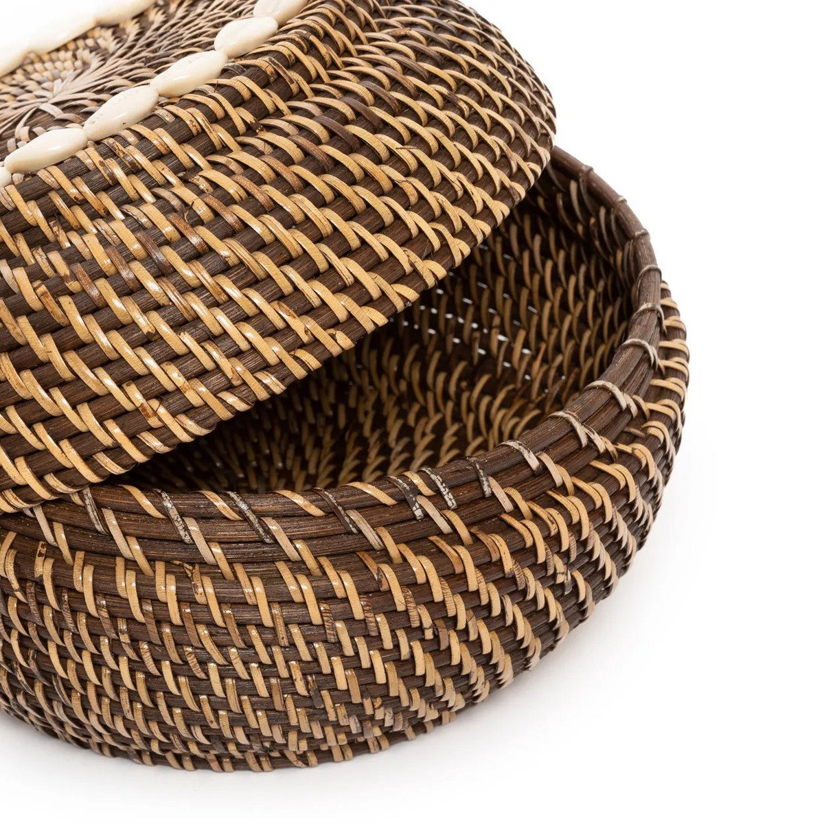 Colonial peek-a-boo basket, rattan - M