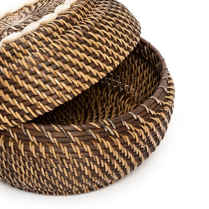 Colonial peek-a-boo basket, rattan - M