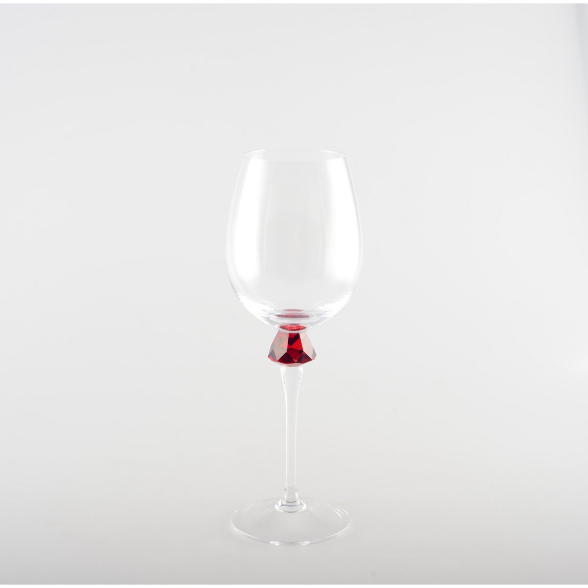 Wine glasses with diamond-cut foot – set of 4
