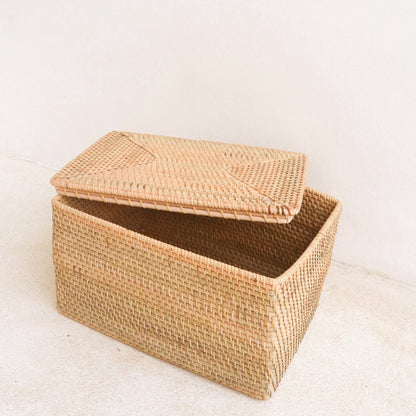 Handwoven rattan shelf basket with lid GRAHA M – 37 × 27 × 20 cm