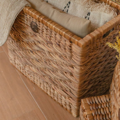 Water hyacinth trunk basket with lid KELANA L – 55×34×50 cm