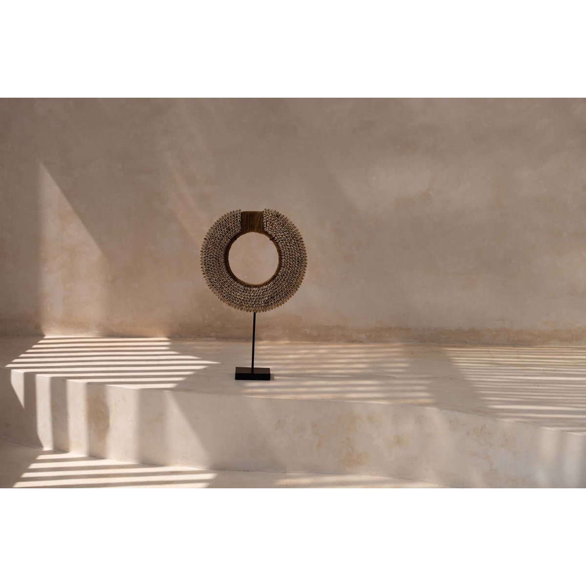 Shell standing decoration 40 × 48 cm – natural