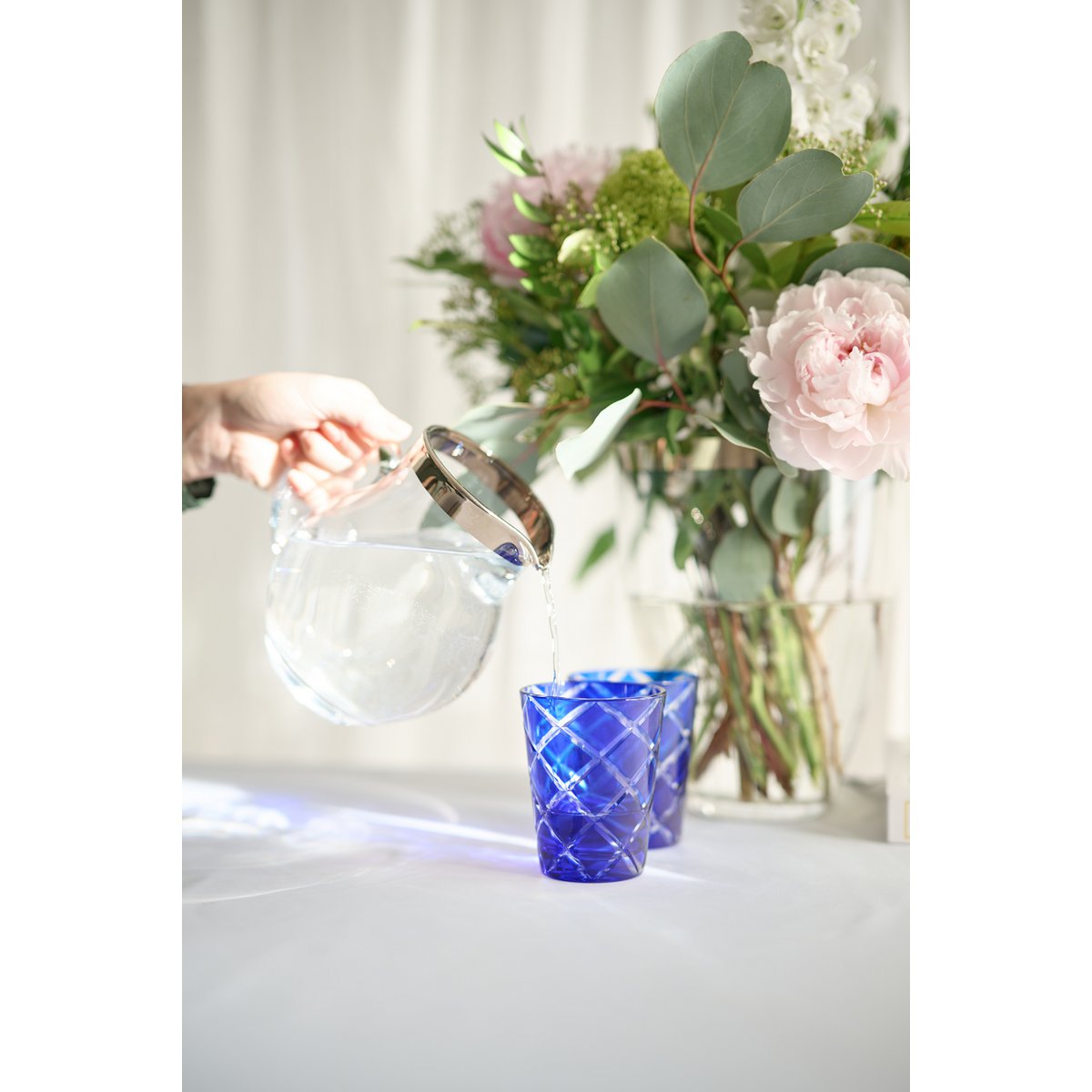 Crystal jug Olivia 1.0 L - platinum rim, hand-blown