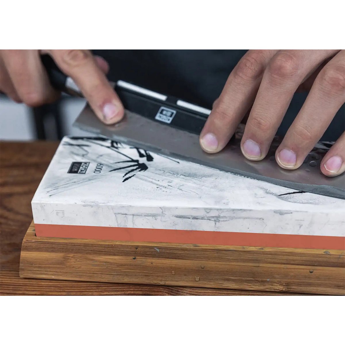 Whetstone 2000/6000 grit with bamboo base and angle guide