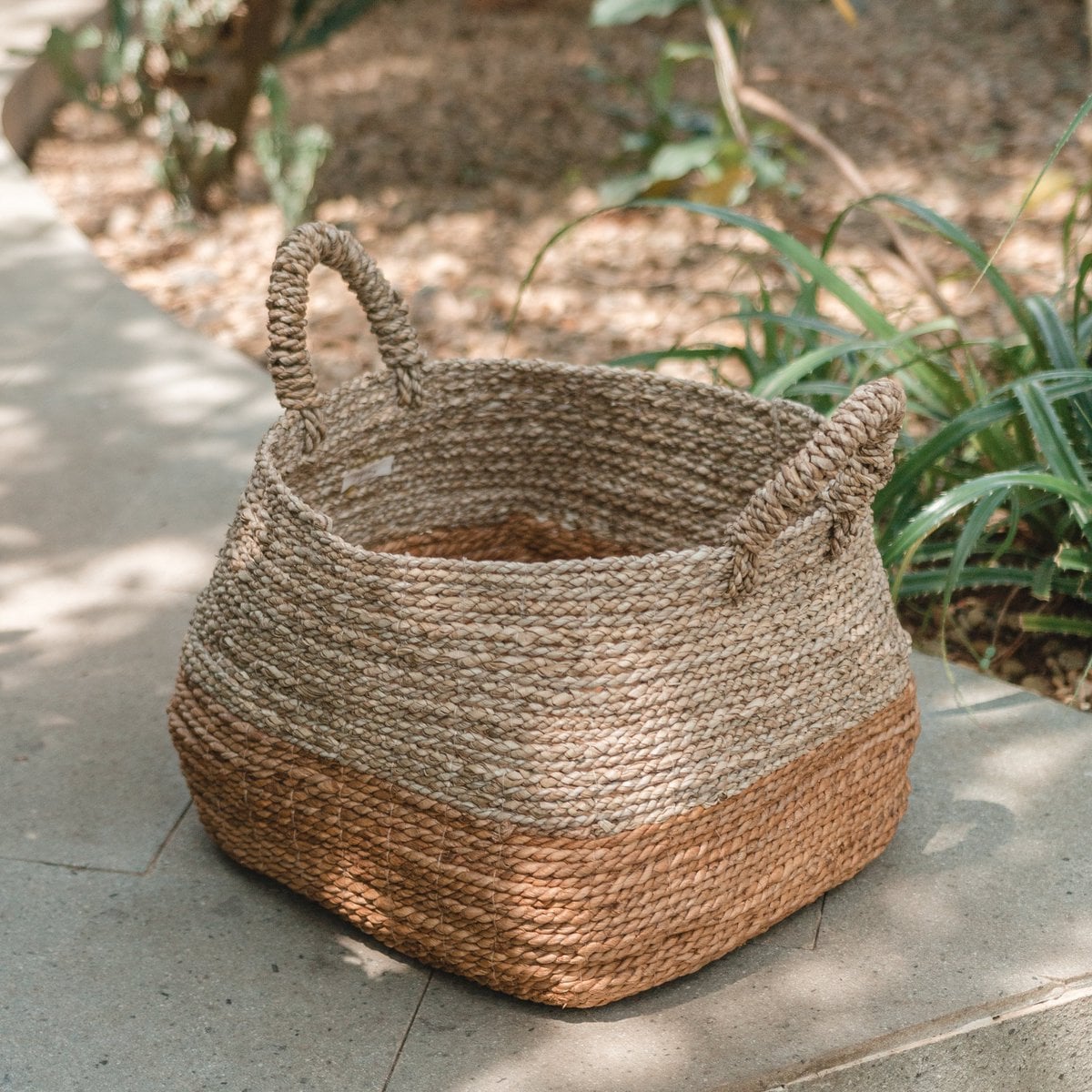 Seagrass & banana fibre basket MAJALENGKA M – brown & beige