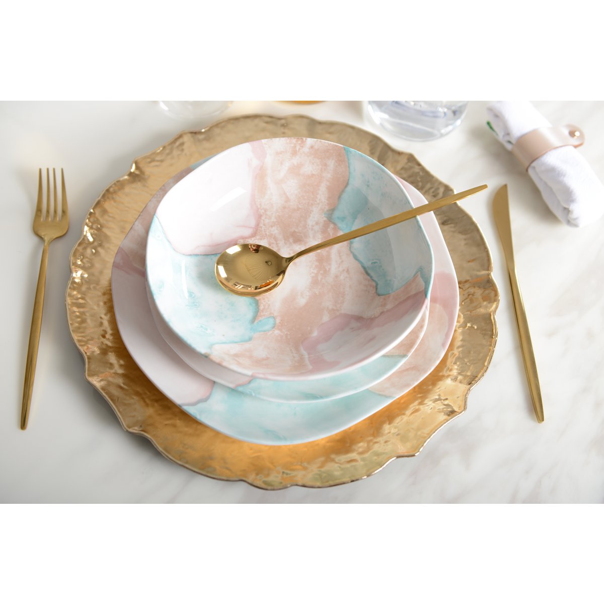 Porcelænsdyb tallerken med marmorglasur - Treasure Mine