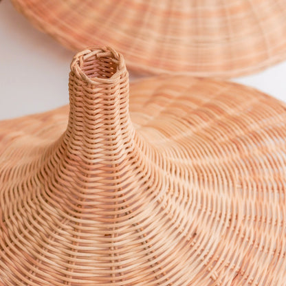 Rattan og metal tragtpendelskærm SAYAN 49 cm – beige
