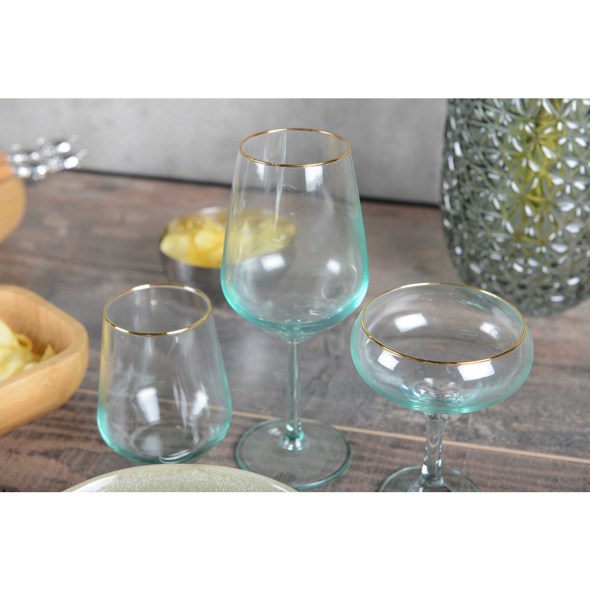 Glass wine glasses with gold trim - set of 4