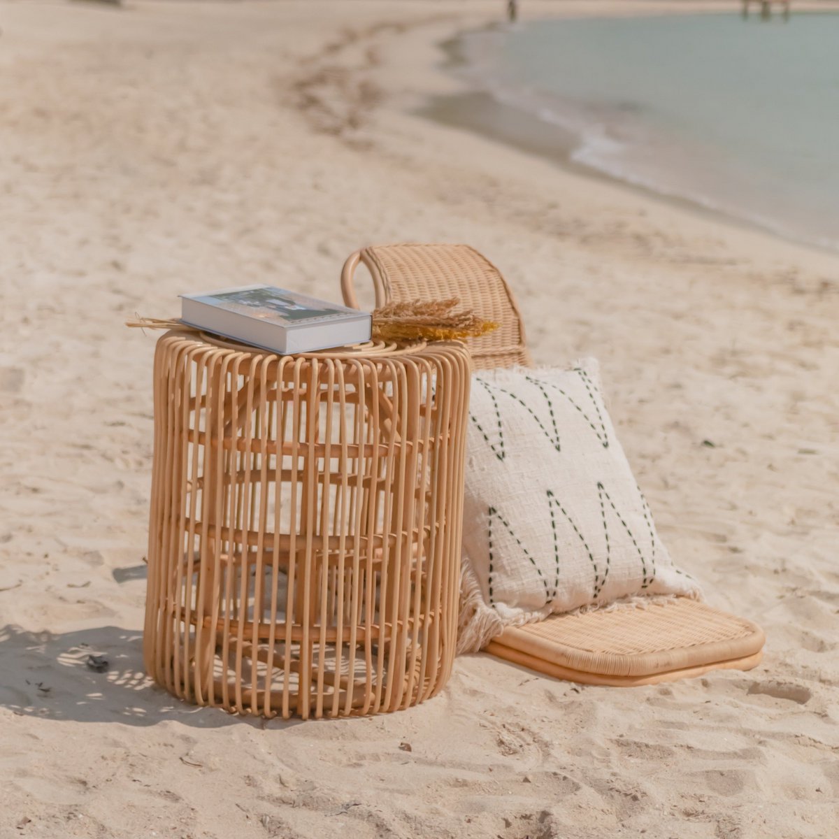Runder Rattan-Beistelltisch Ø50 cm × 55 cm hoch – Alamaya