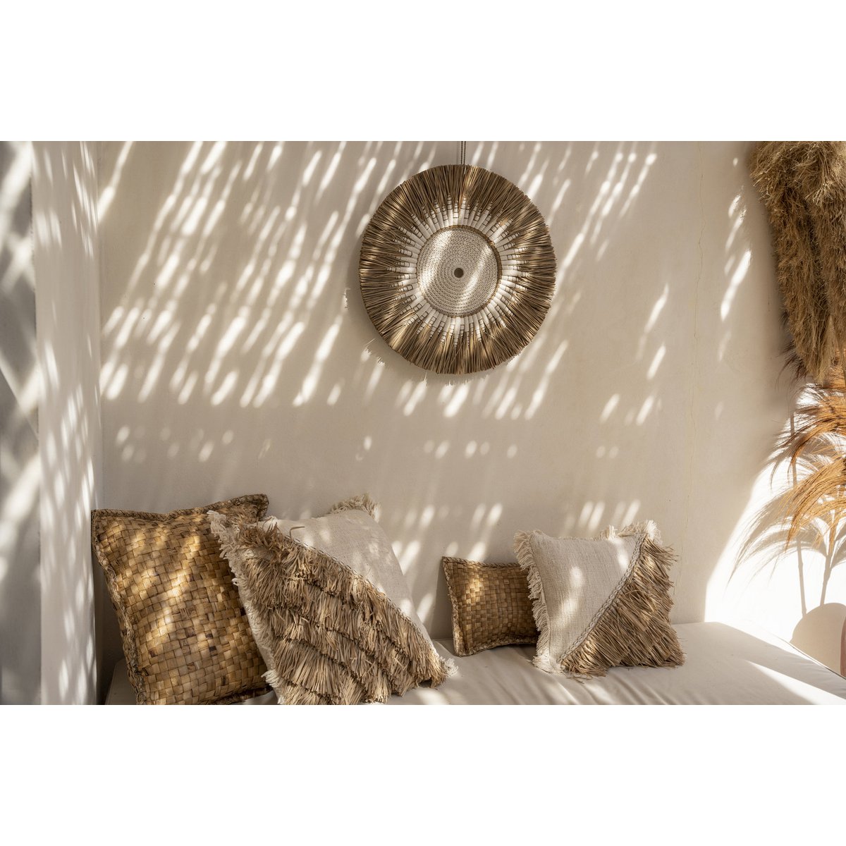 Raffia macramé wall circle 60 cm - beige and white