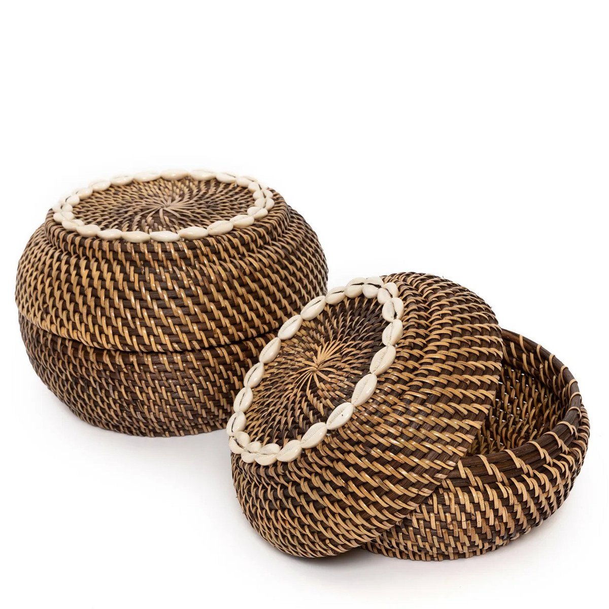 Colonial peek-a-boo basket, rattan - M