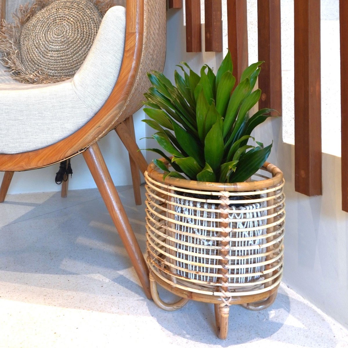 Rattan plantestativ MALANG 35 cm – beige flettet holder