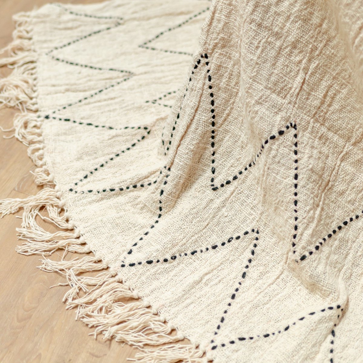 Handwoven cotton throw 140×200 cm - LINGGAH, black & white