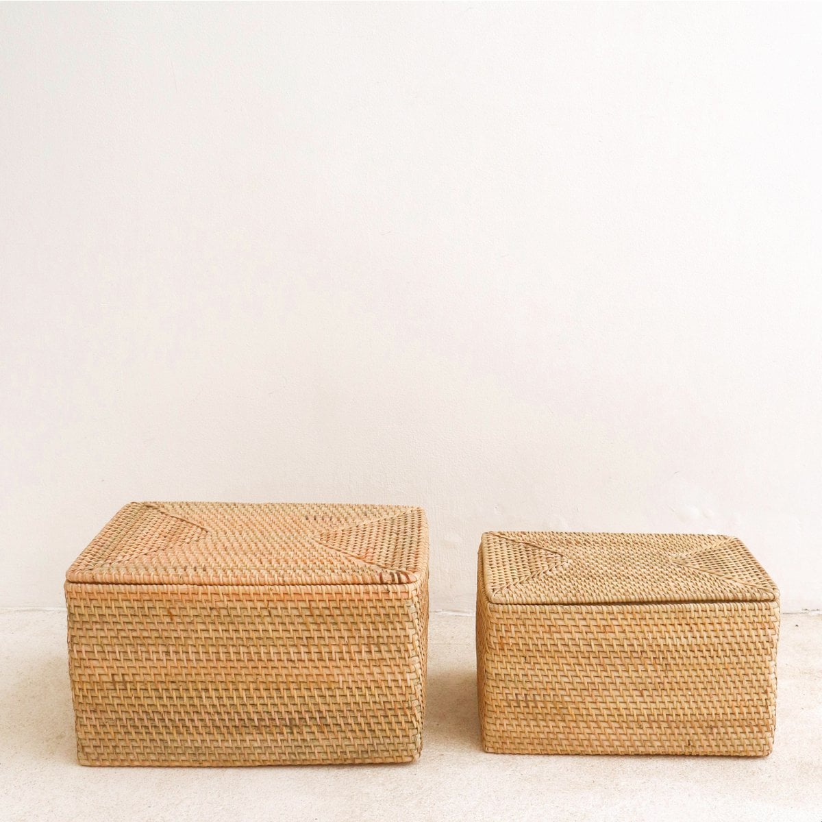 Handwoven rattan shelf basket with lid GRAHA M – 37 × 27 × 20 cm