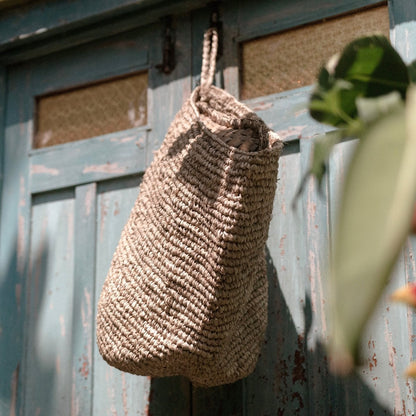 Raffia wall basket UTARA – hanging storage, small