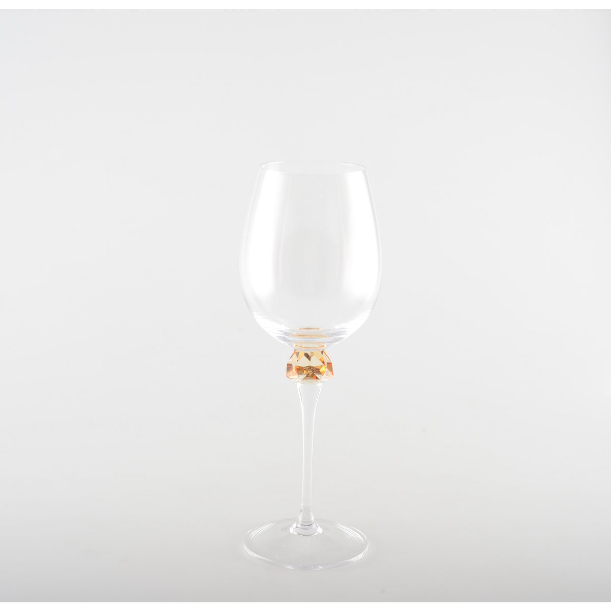 Wine glasses with diamond-cut foot – set of 4