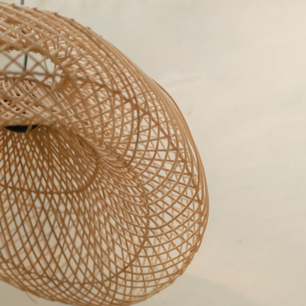 Flettet oval lampeskærm 40×35 cm – PADMA, håndlavet