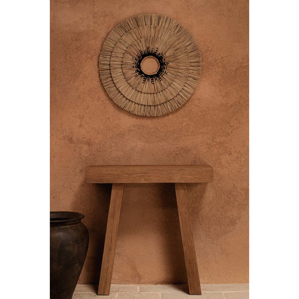 Woven grass wall circle – natural and black