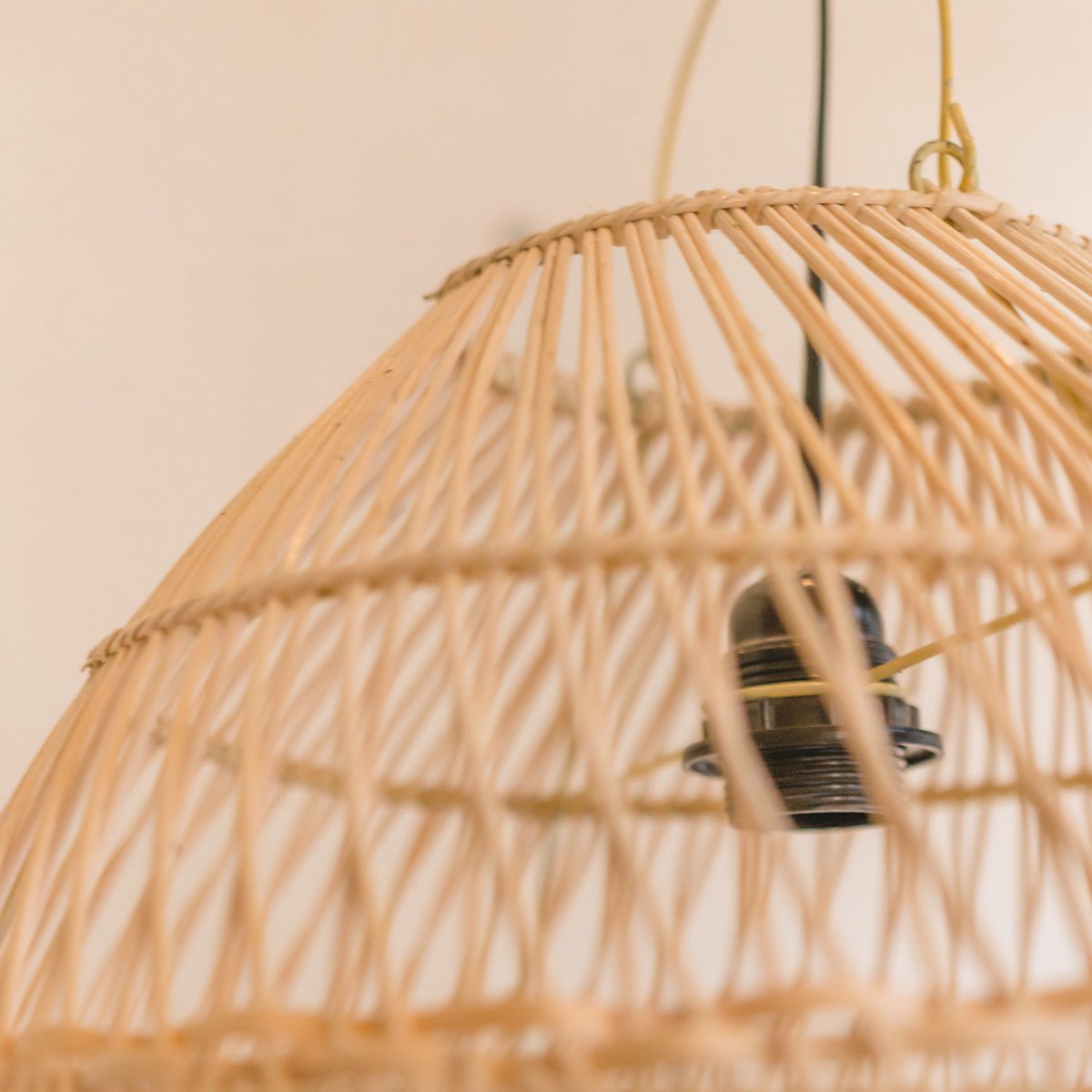 Rattan-Hängeleuchtenschirm SEMINYAK – Ø 40 cm