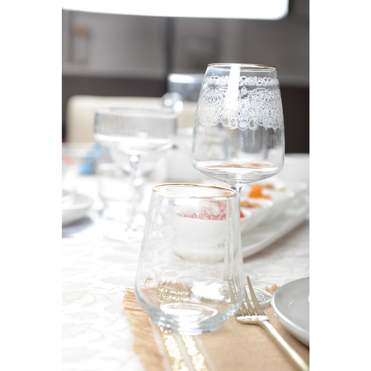 Glass wine flutes set of 6 - transparent with gold detail