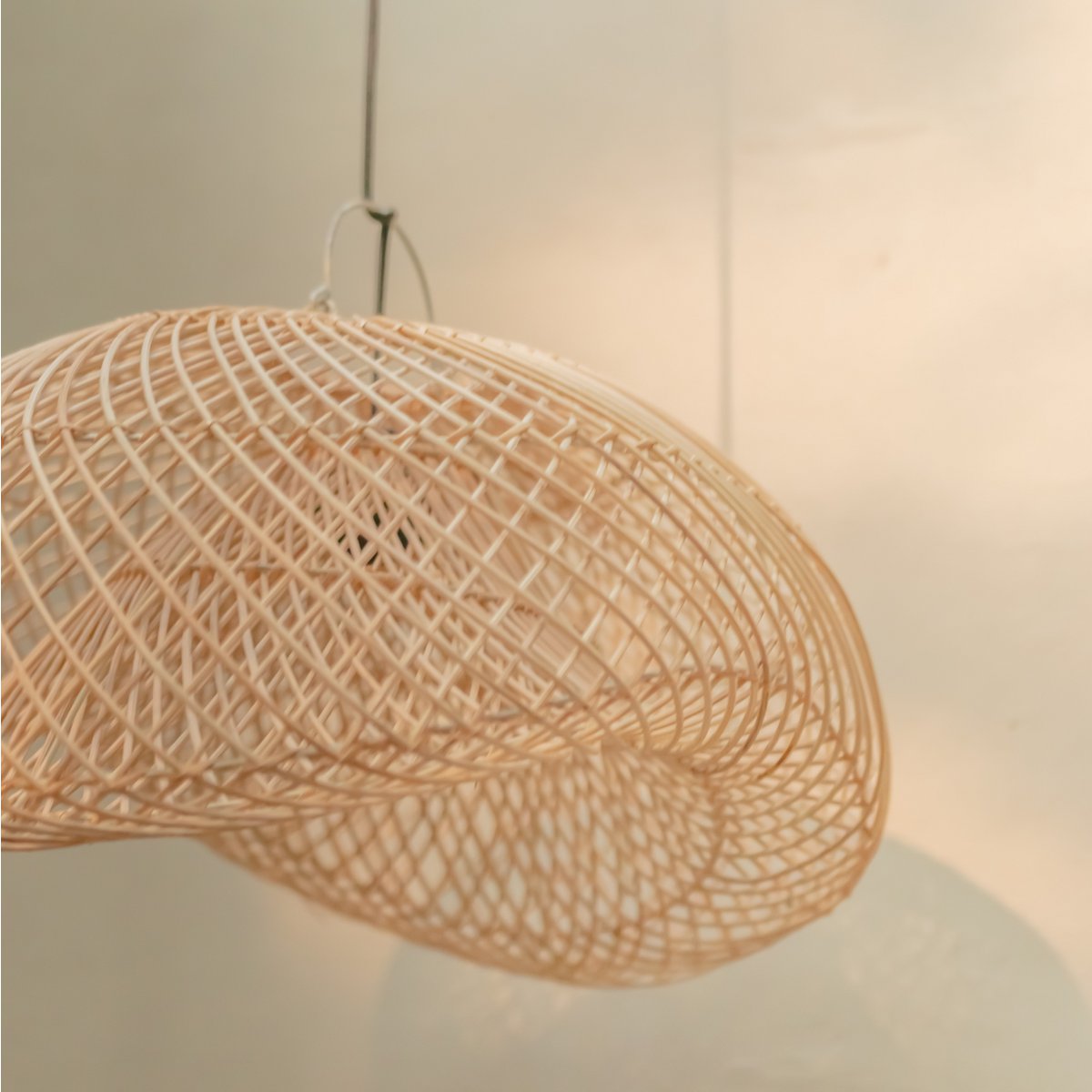 Flettet oval lampeskærm 40×35 cm – PADMA, håndlavet