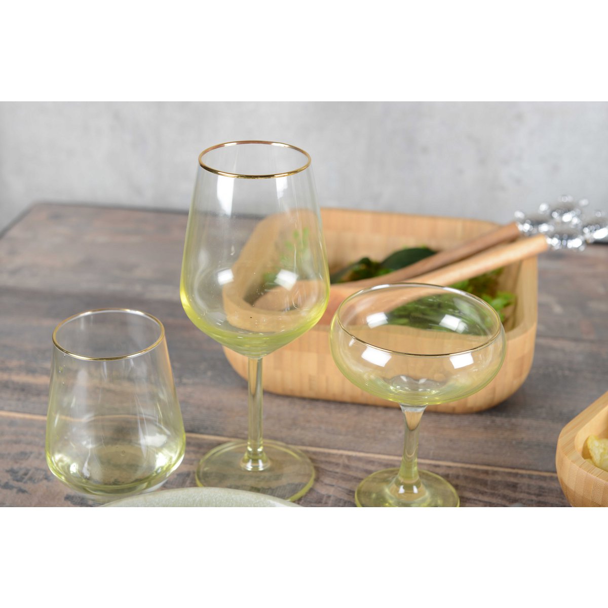 Glass wine glasses with gold trim - set of 4