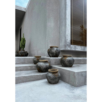 Terracotta rund vase antik grå 22 × 19 cm – fremstillet i Indonesien