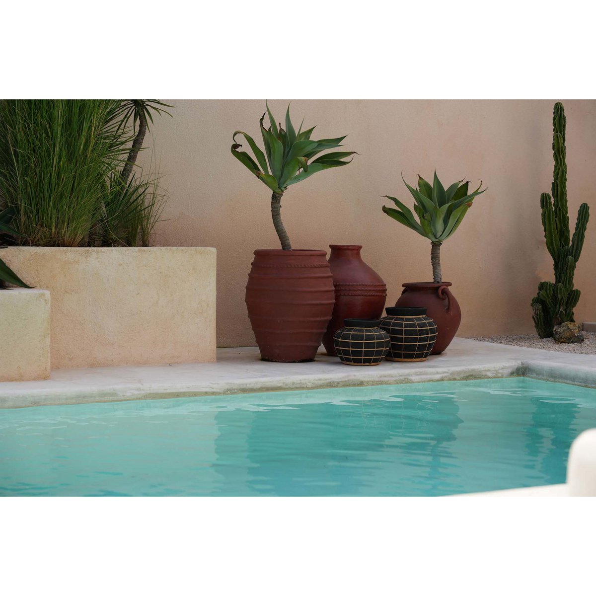 Terracotta belly vase black natural 33 × 27 cm – large, Indonesia