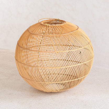 Rund pendelskærm i rattan KENCANA 40 cm – håndlavet i Indonesien