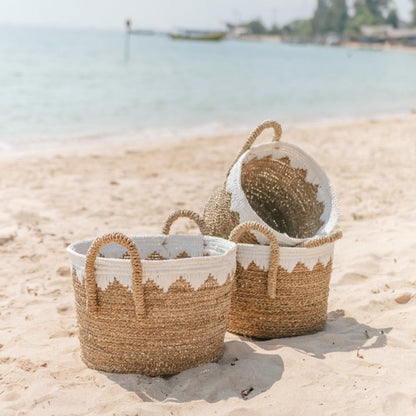 Round seagrass basket WAIGEO M – 40 × 25 cm, white cord detail