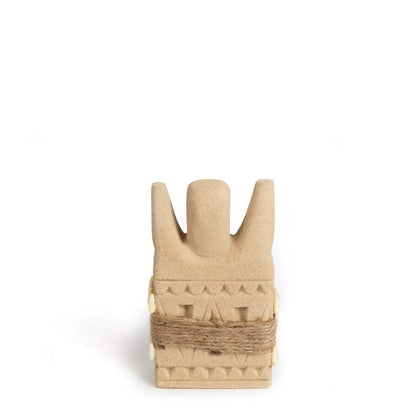 Sandstensskulptur, løftet hånd - 14 cm
