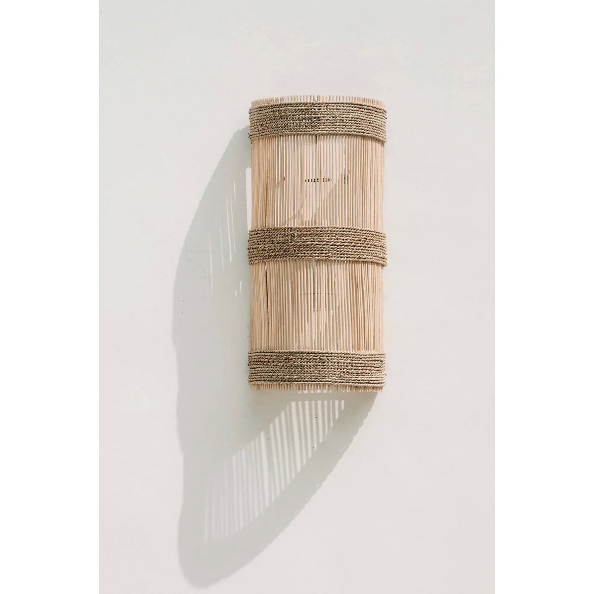 Jalal væglampe, 25×50 cm – rattan med søgræs