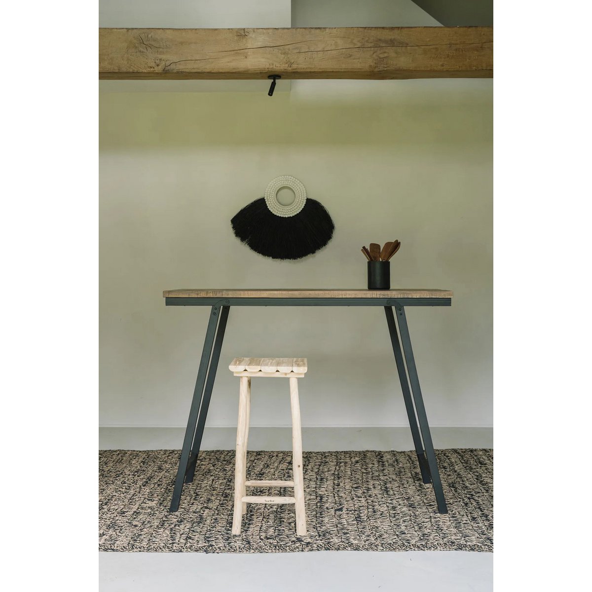Seagrass wall circle, black, 86 cm - with shells