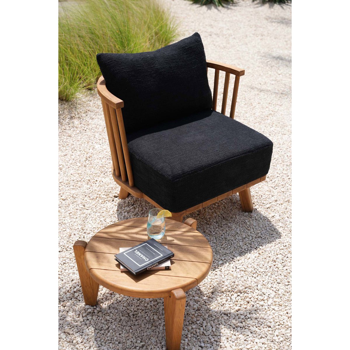 Teak-Couchtisch mit Dreifußgestell – M