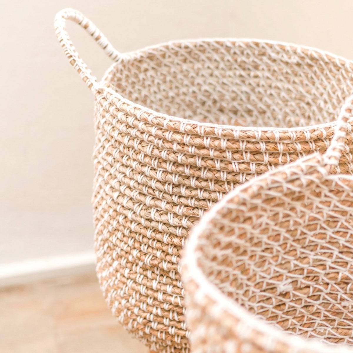 Vasketøjskurv, rund, i jute og bomuld, M – 30 × 34 cm