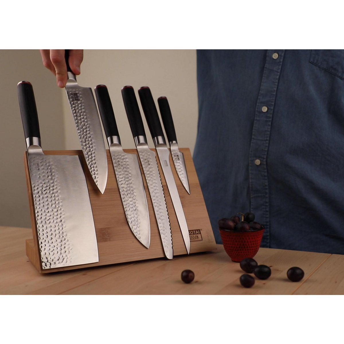 Magnetic bamboo knife holder, 31.5 × 23.5 cm