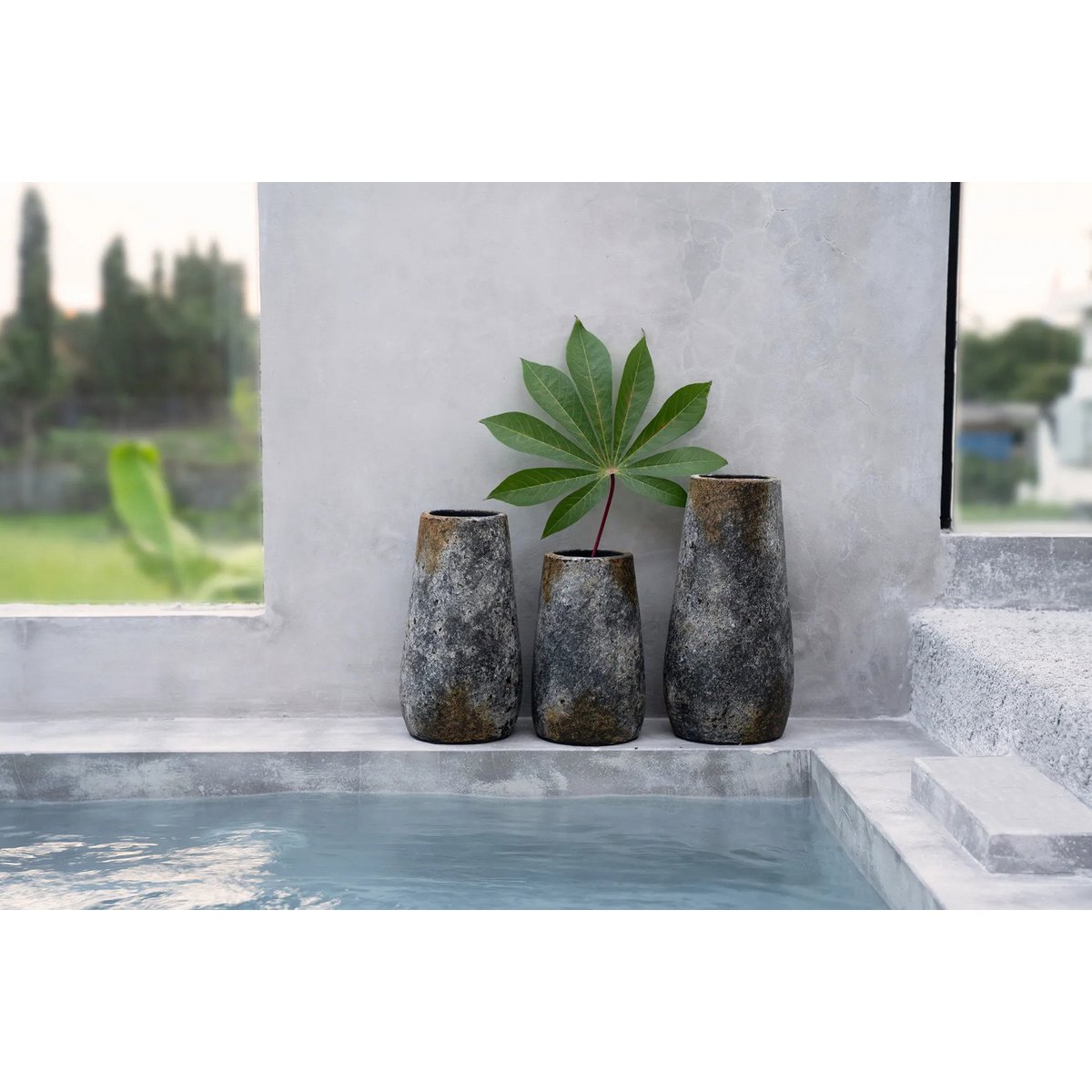 Tapered terracotta vase small – antique grey