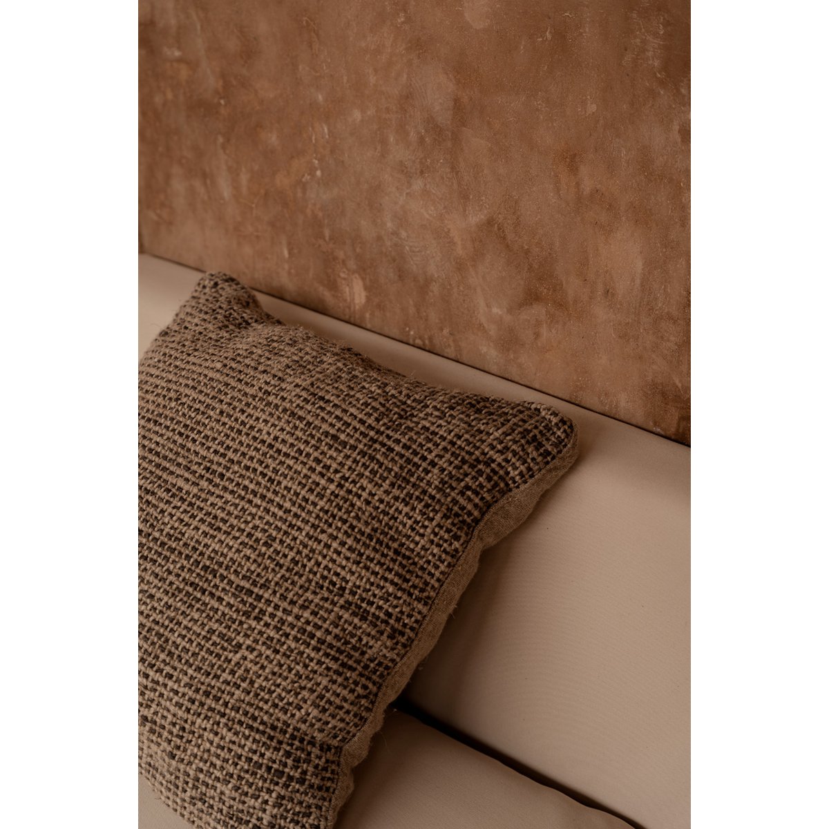 Linen cushion cover 50×50 cm – natural black grain texture