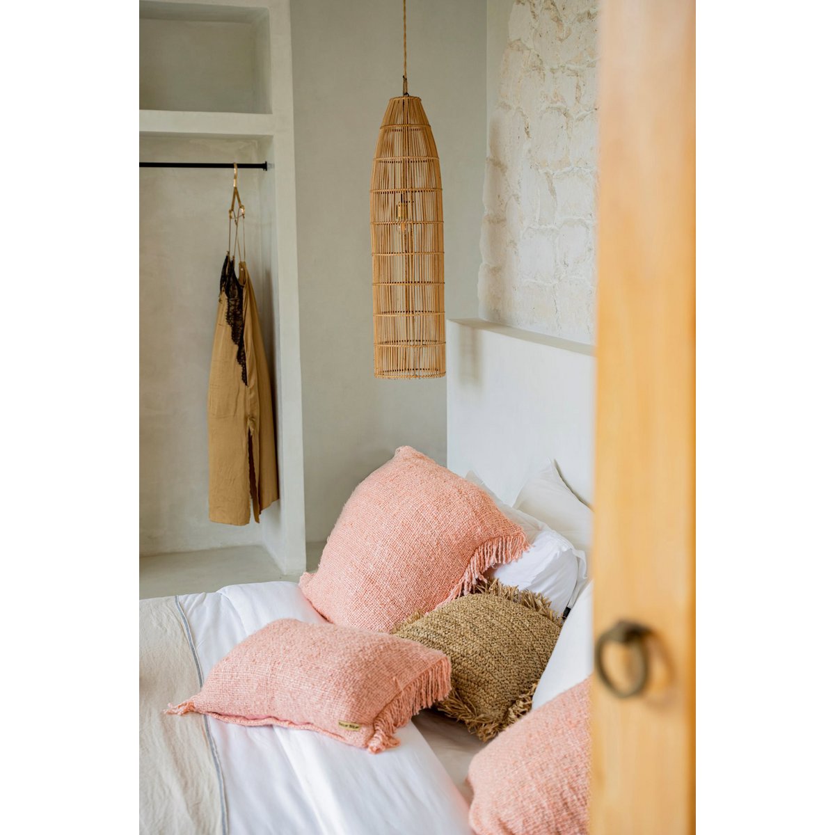 Pendellampe af rattan, 90 cm – høj silhuet i fiskeruse-stil