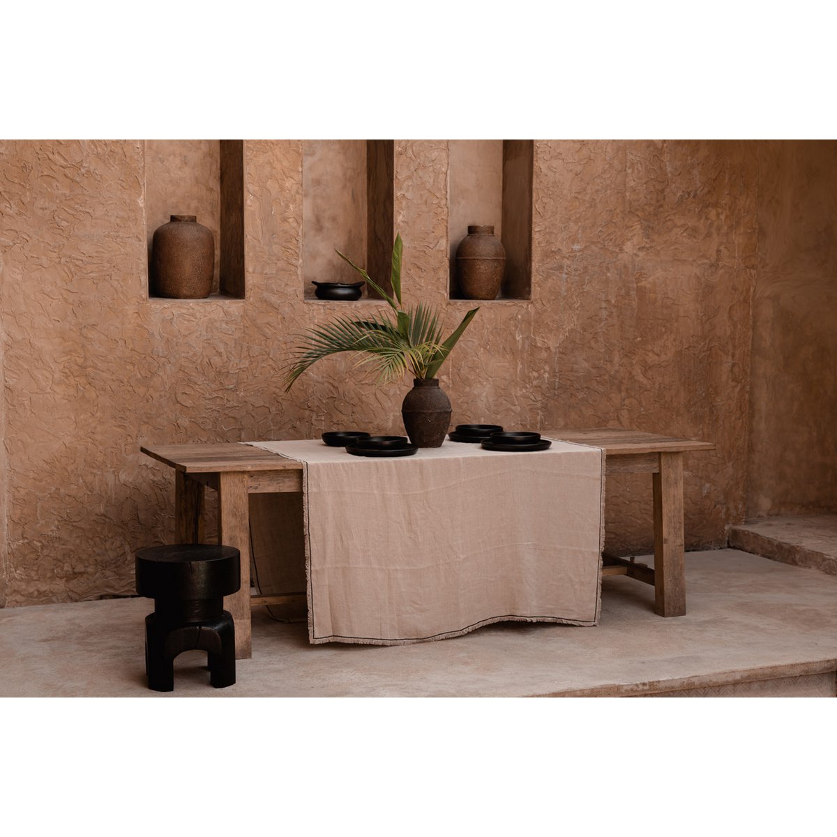 Hocker aus schwarzem Holz, 40 cm - geschnitzte Form