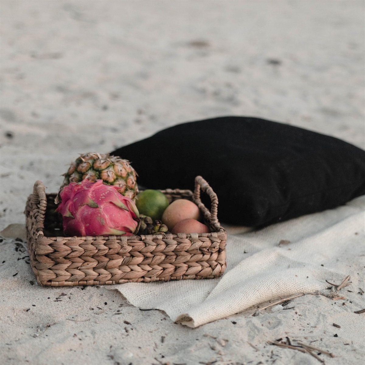 Water hyacinth tray BESAKIH - natural brown